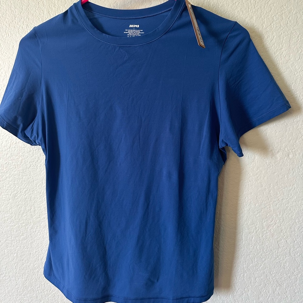 skims fits everybody tee